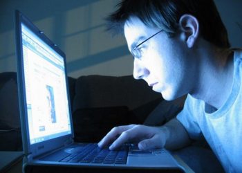 How to make yourself disappear … online (infographic)