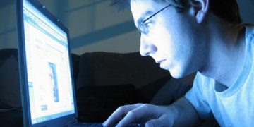 How to make yourself disappear … online (infographic)